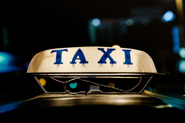 Comfortable & Affordable Taxi Service Across Reykjavik